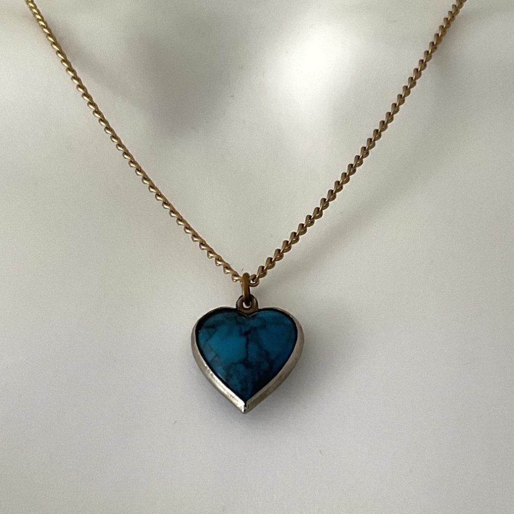 1960s Vintage Blue Heart Pendant Gold Tone Necklace 16.5"